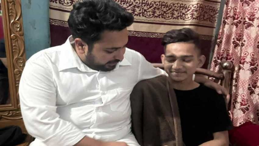 কৃত্রিম হাত খুলে পড়া আতিকের বাসায় নাহিদ