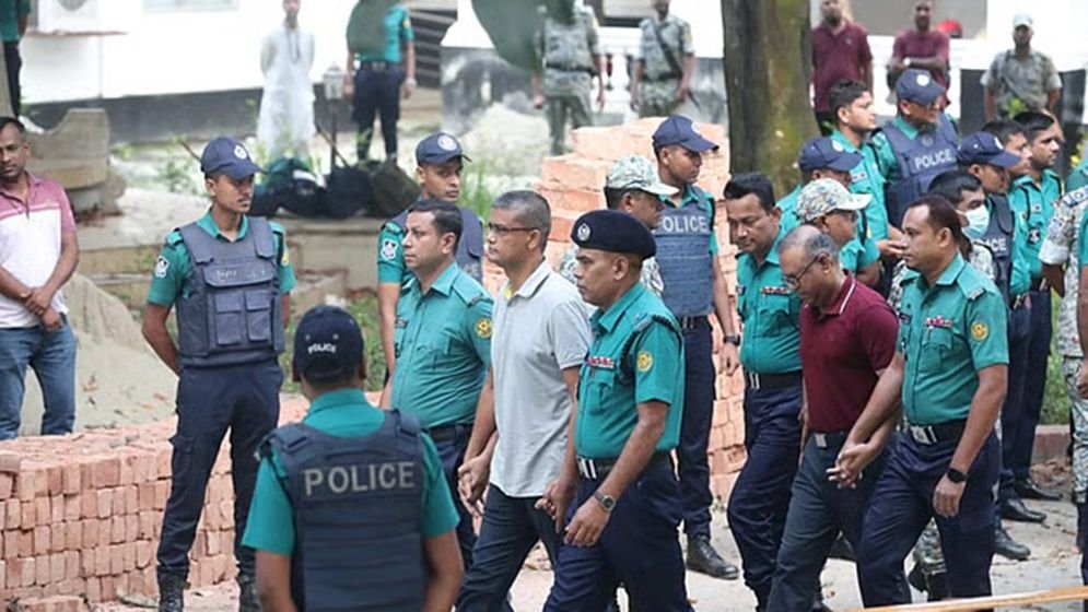 ১৫ সেনা কর্মকর্তাকে আদালতে হাজিরের পর কারাগারে পাঠানোর নির্দেশ