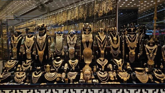 রেকর্ড গড়ার পর স্বর্ণের দামে বড় পতন