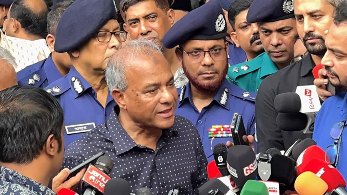 বিমানবন্দরে আগুনের ঘটনা তদন্তে আসছে ৪ দেশের বিশেষজ্ঞ টিম : স্বরাষ্ট্র উপদেষ্টা