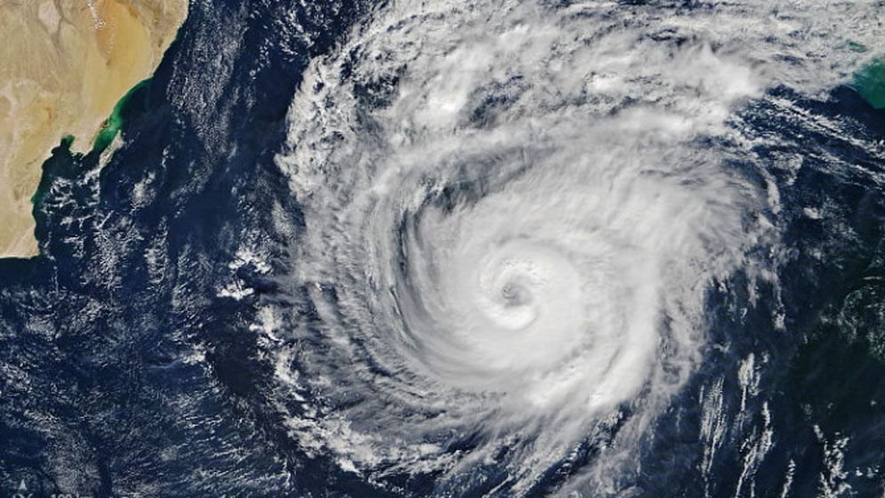 ধেয়ে আসছে ঘূর্ণিঝড় ‘মন্থা’, বাংলাদেশে কেমন প্রভাব?