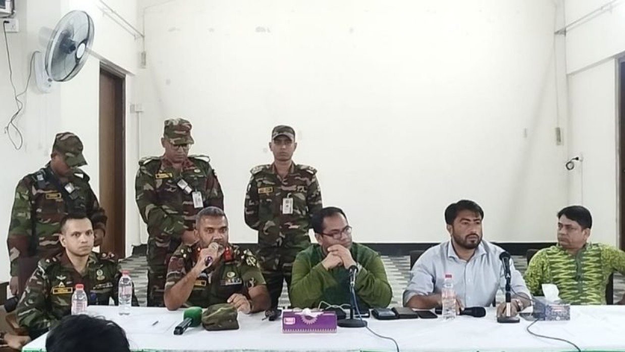 মারধরের ঘটনায় জাবি শিক্ষার্থীদের ৫ দাবি মেনে নিল নিরাপত্তা বাহিনী